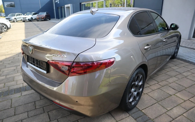 Alfa Romeo Giulia cena 99900 przebieg: 67876, rok produkcji 2018 z Tychy małe 211